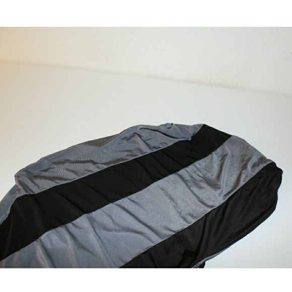 Unique off the shoulder top! - Picture 3 of 6